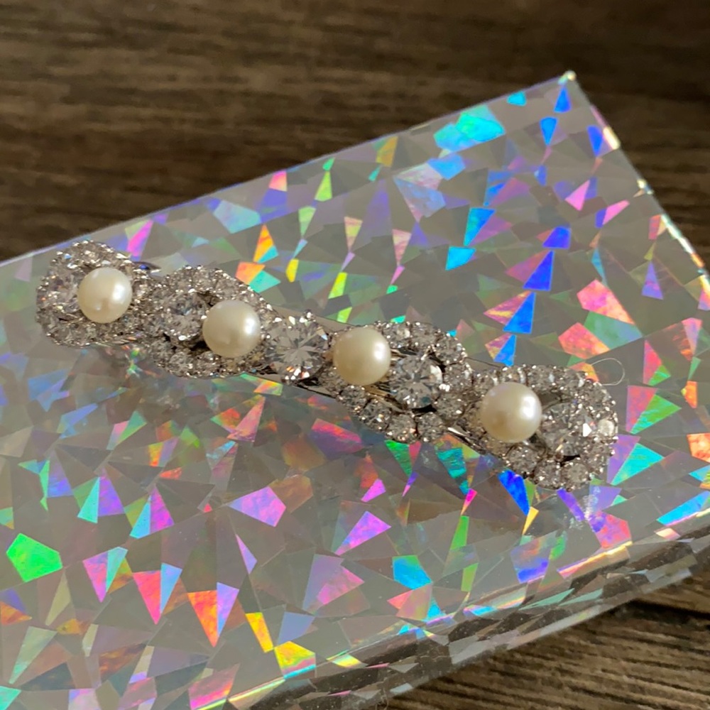 NWOT CZ and pearl hair clip